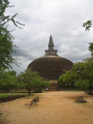 スリランカの古い都・ポロンナルワのランコトゥ・ヴィハーラ（黄金仏塔）Polonnaruwa・ Ran Kot Vehera